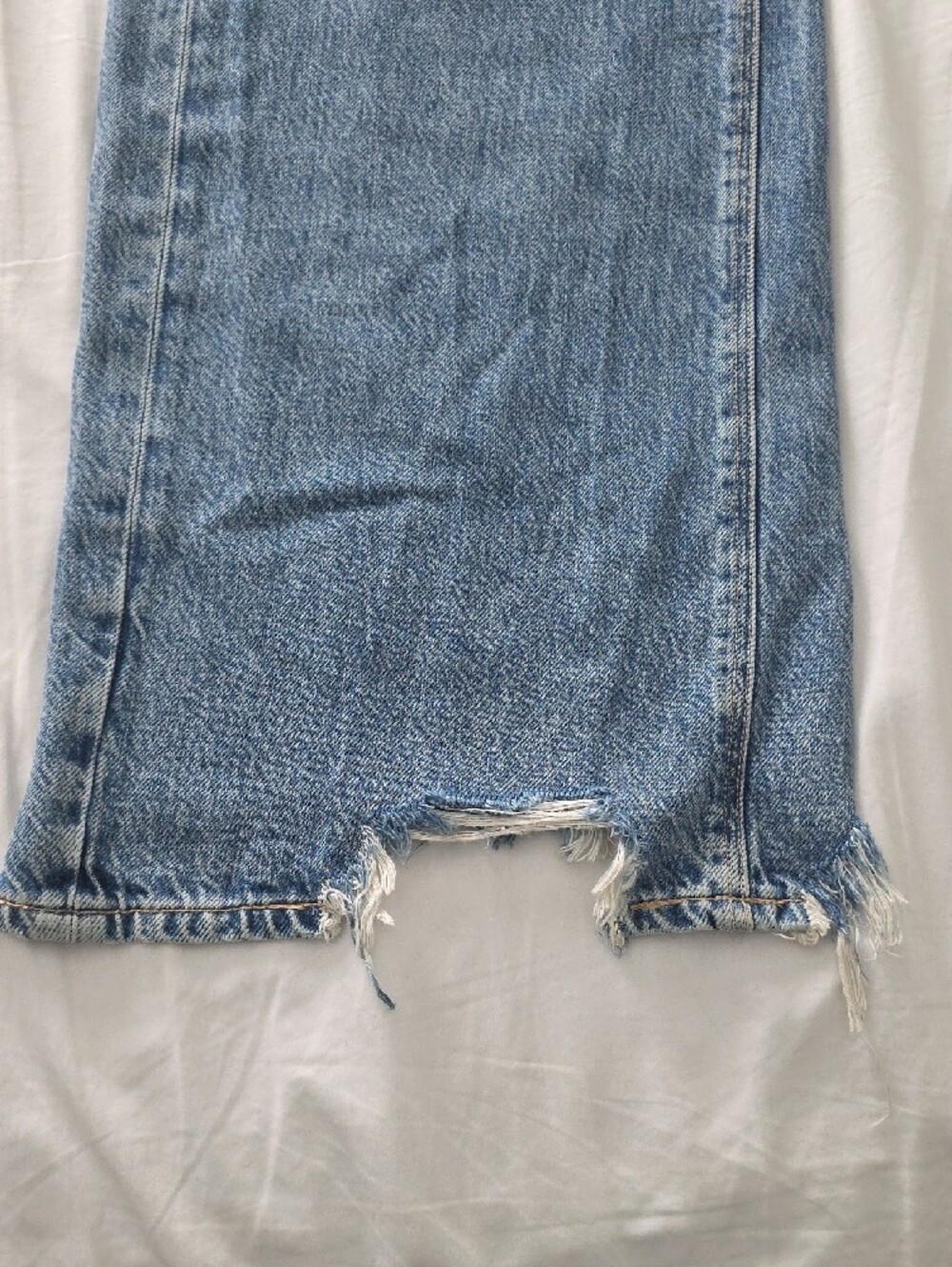 NWT American Eagle Outfitters High Rise Baggy Wide-Leg Raw Hem Jeans - Picture 2 of 8